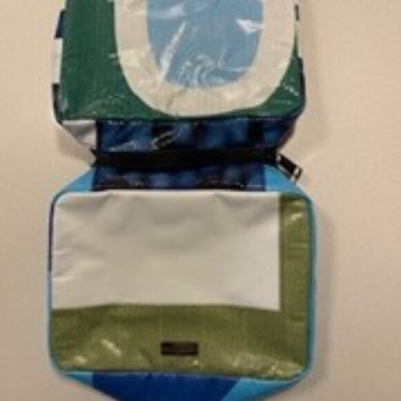 Rareform Vienna Hanging Toiletry Bag - Picture 1 of 14